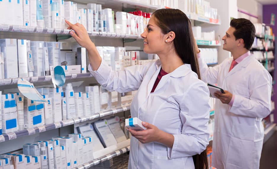 Explore a Career as a Pharmacy Technician
